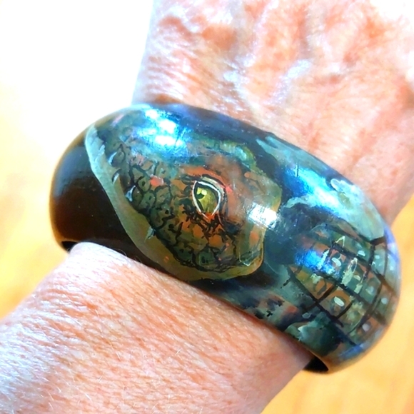 Alligator Crocodile Wood Bangle Bracelet Unique Reptile Hand Painted - Picture 1 of 4